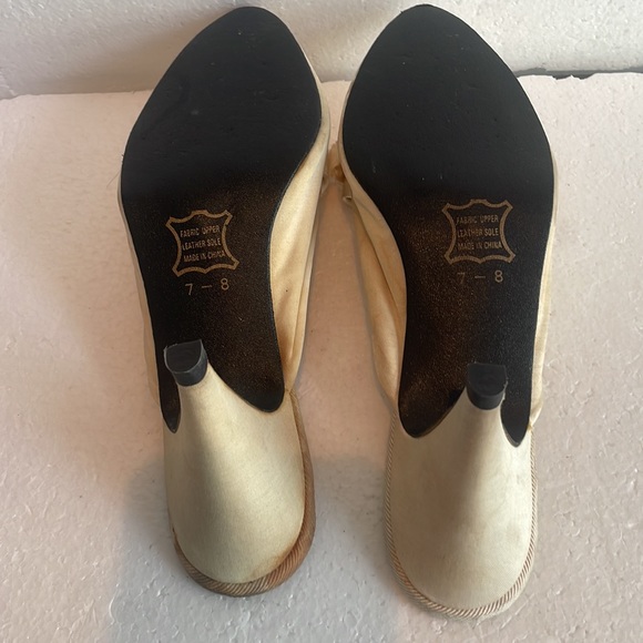 Vintage Victoria’s Secret gold label heels bows boudoir satin white size 7 8 7.5 - Picture 5 of 9
